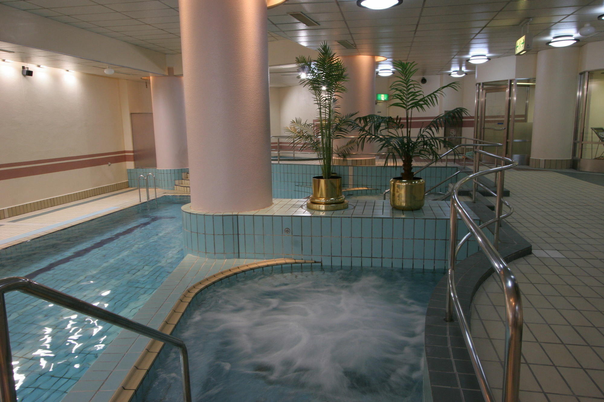 Resort Capsule Sakuragicho Йокогама Екстер'єр фото